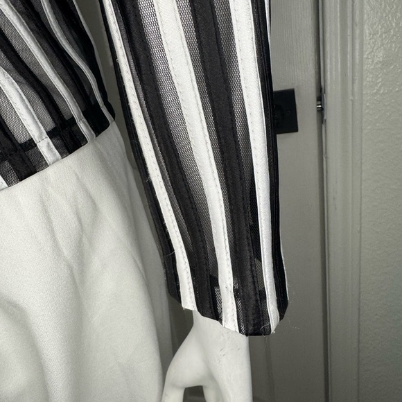 T&J Designs Black and White Graphic Tunic with Mandarin Collar - Picture 16 of 16